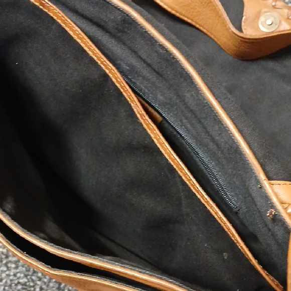 Liz Claiborne Tan Leather Messenger Bag - Picture 4 of 11